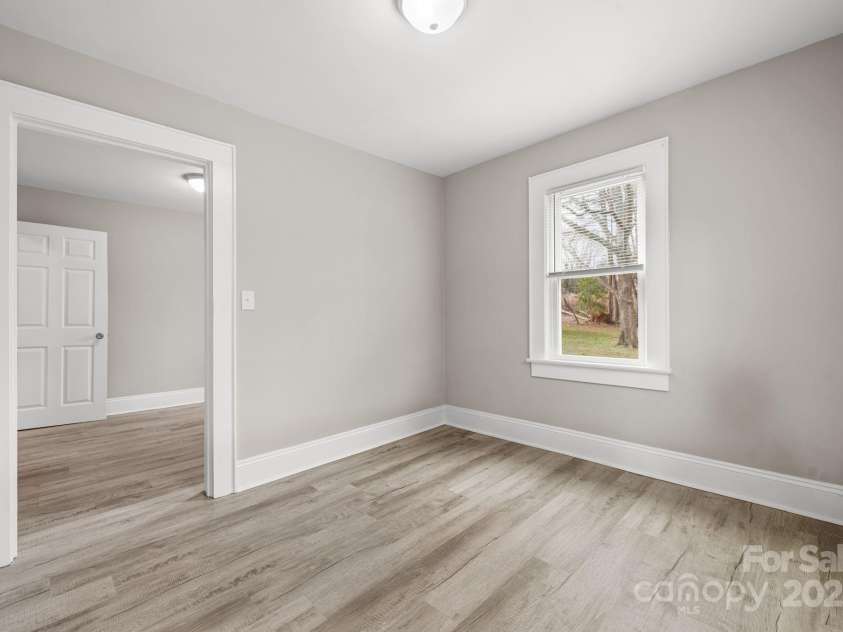 1529 4th Street, Hickory, NC 28601.  MLS# CAR4331702, YatesRealty ID 2740. 