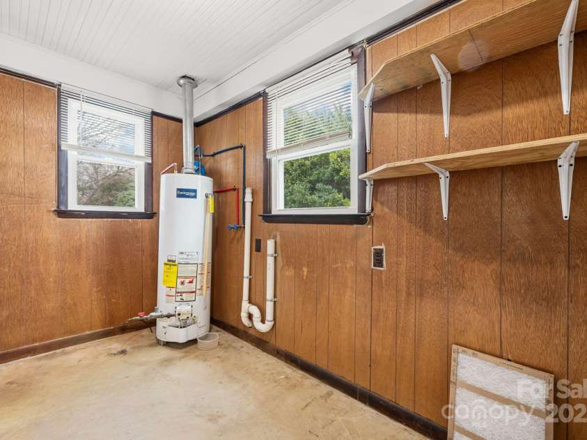 1529 4th Street, Hickory, NC 28601.  MLS# CAR4331702, YatesRealty ID 2740. 