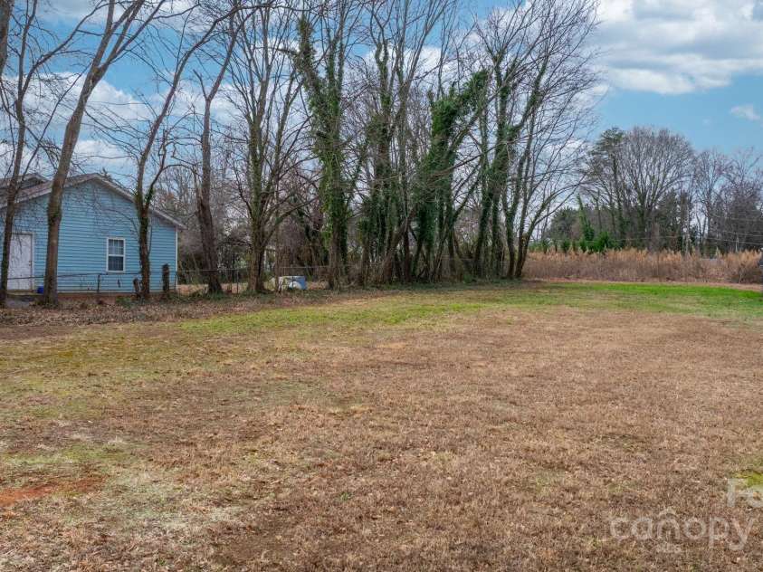 1529 4th Street, Hickory, NC 28601.  MLS# CAR4331702, YatesRealty ID 2740. 