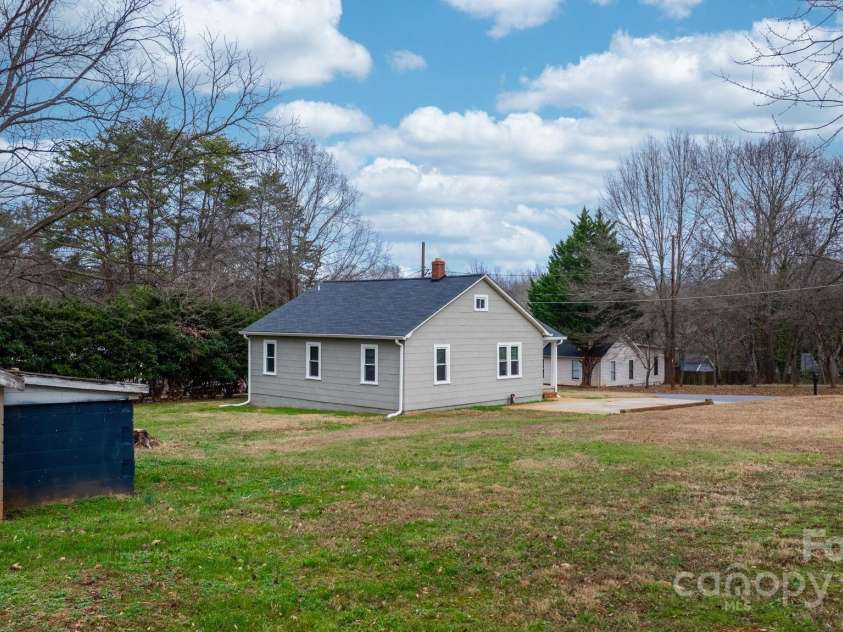 1529 4th Street, Hickory, NC 28601.  MLS# CAR4331702, YatesRealty ID 2740. 