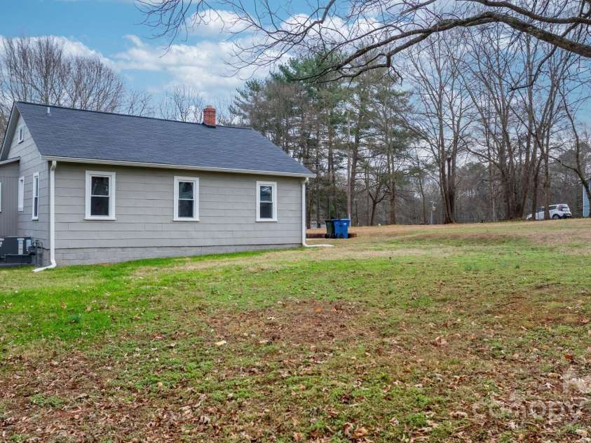1529 4th Street, Hickory, NC 28601.  MLS# CAR4331702, YatesRealty ID 2740. 