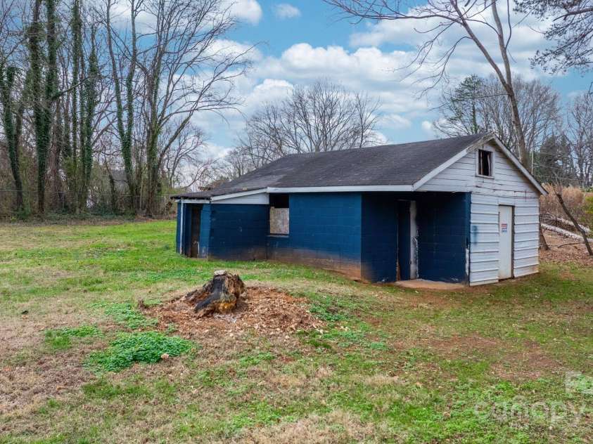 1529 4th Street, Hickory, NC 28601.  MLS# CAR4331702, YatesRealty ID 2740. 