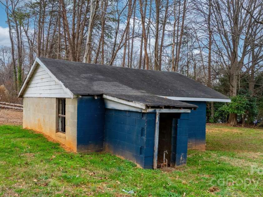 1529 4th Street, Hickory, NC 28601.  MLS# CAR4331702, YatesRealty ID 2740. 
