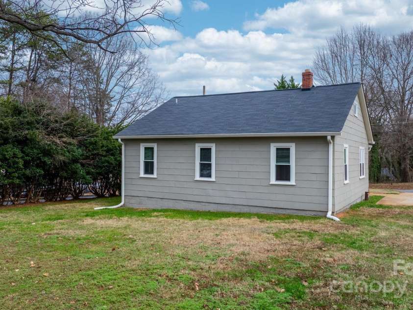 1529 4th Street, Hickory, NC 28601.  MLS# CAR4331702, YatesRealty ID 2740. 