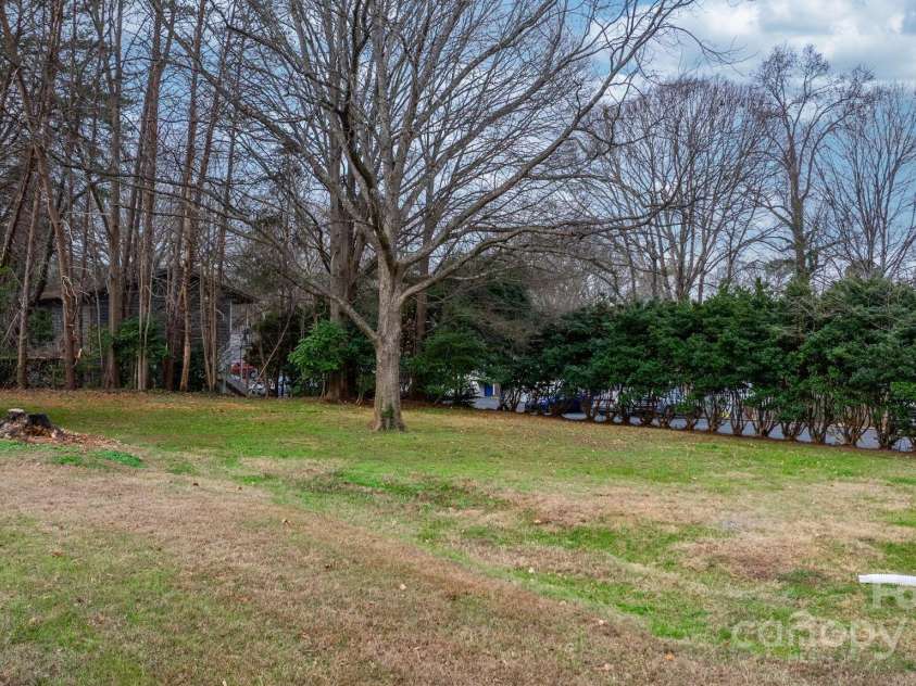 1529 4th Street, Hickory, NC 28601.  MLS# CAR4331702, YatesRealty ID 2740. 