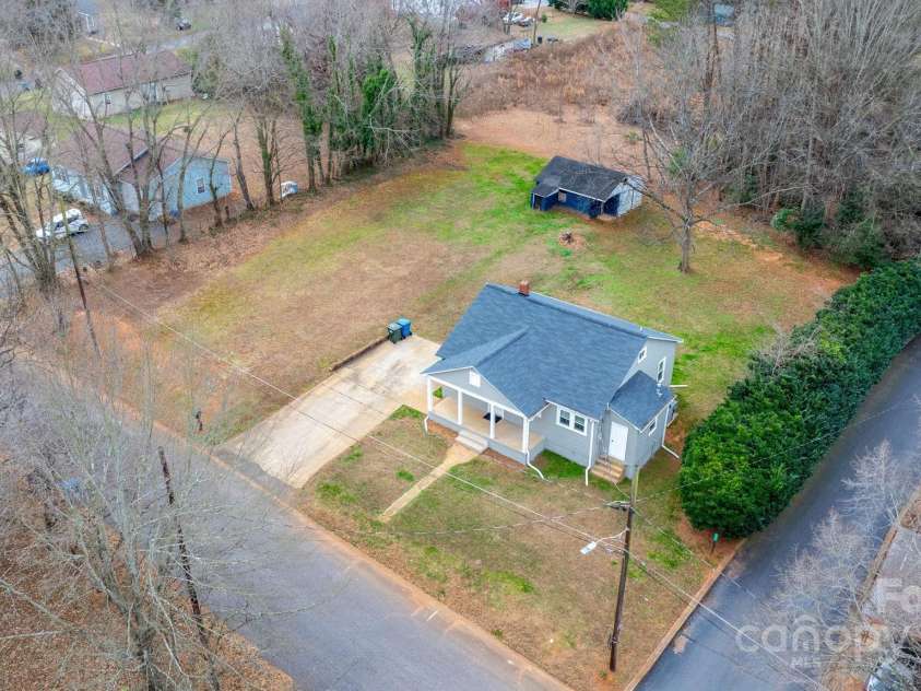 1529 4th Street, Hickory, NC 28601.  MLS# CAR4331702, YatesRealty ID 2740. 
