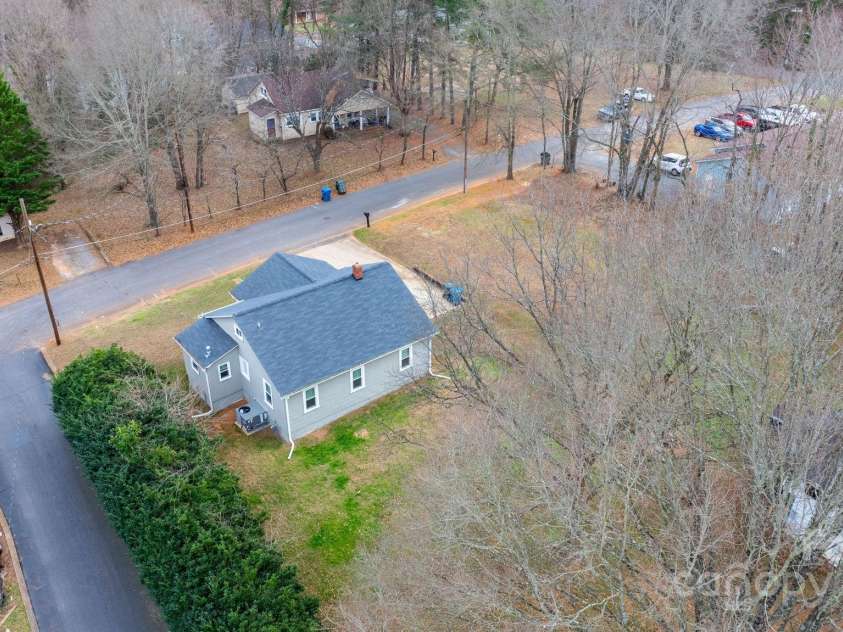 1529 4th Street, Hickory, NC 28601.  MLS# CAR4331702, YatesRealty ID 2740. 