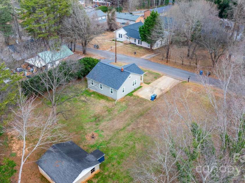 1529 4th Street, Hickory, NC 28601.  MLS# CAR4331702, YatesRealty ID 2740. 