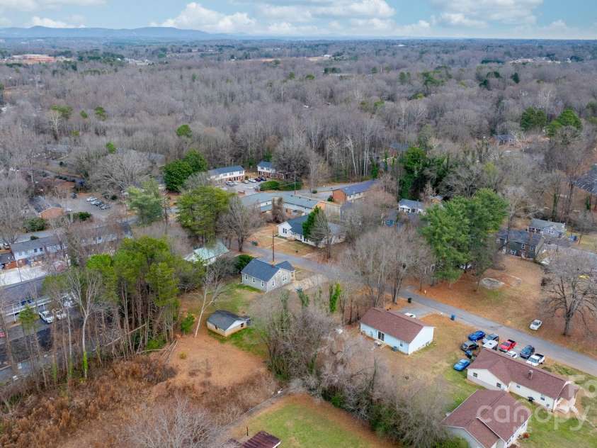1529 4th Street, Hickory, NC 28601.  MLS# CAR4331702, YatesRealty ID 2740. 