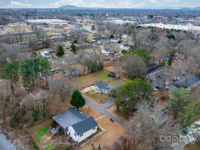 1529 4th Street, Hickory, NC 28601.  MLS# CAR4331702, YatesRealty ID 2740. 