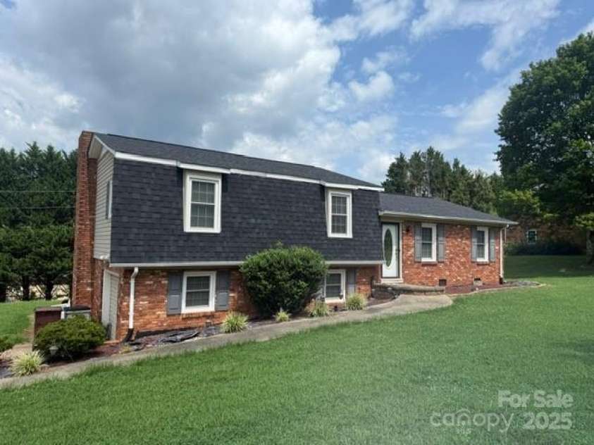 2205 Olde Well Road, Hudson, NC 28638.  MLS# CAR4284000, YatesRealty ID 27400. 