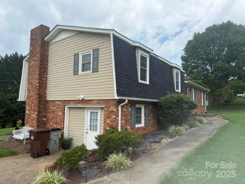 2205 Olde Well Road, Hudson, NC 28638.  MLS# CAR4284000, YatesRealty ID 27400. 