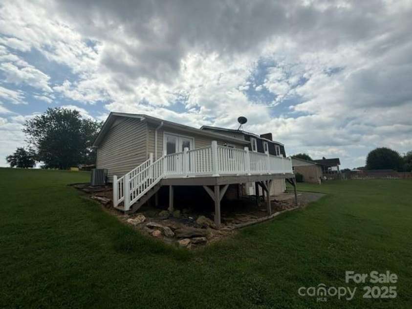 2205 Olde Well Road, Hudson, NC 28638.  MLS# CAR4284000, YatesRealty ID 27400. 