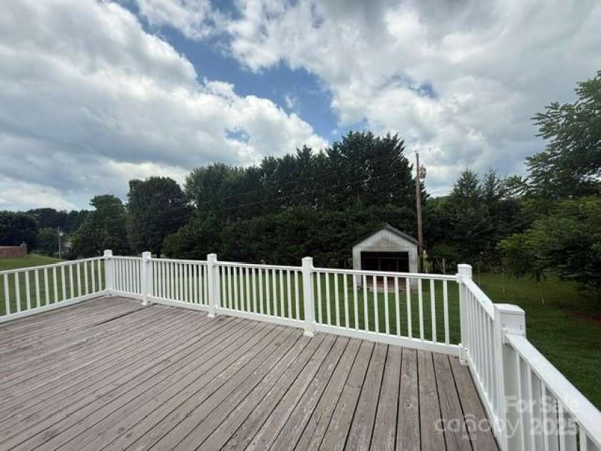 2205 Olde Well Road, Hudson, NC 28638.  MLS# CAR4284000, YatesRealty ID 27400. 