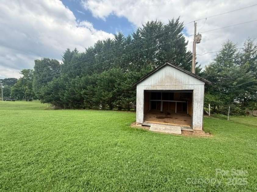 2205 Olde Well Road, Hudson, NC 28638.  MLS# CAR4284000, YatesRealty ID 27400. 