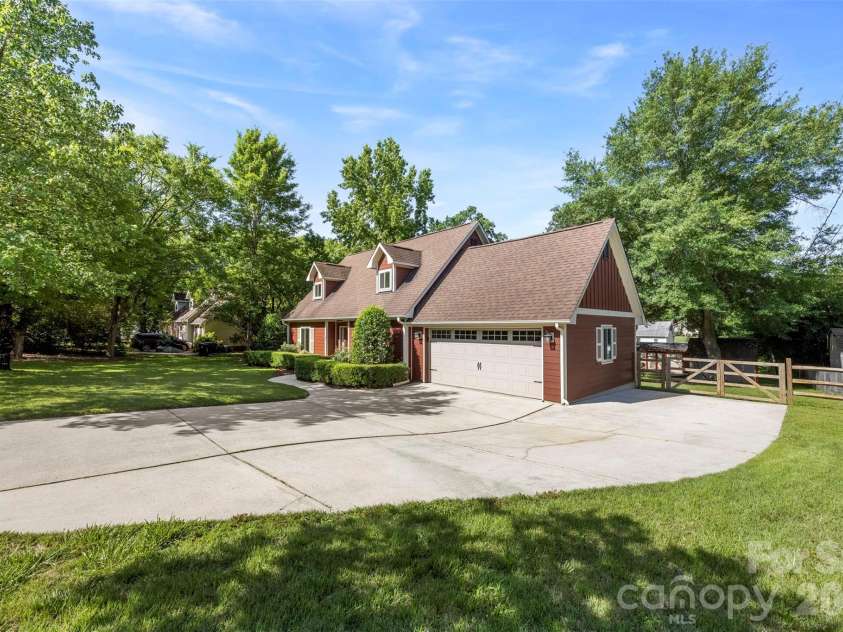 2606 Saddlewood Circle, Concord, NC 28027.  MLS# CAR4385806, YatesRealty ID 27400. 