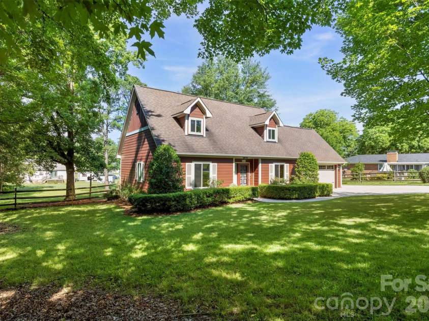 2606 Saddlewood Circle, Concord, NC 28027.  MLS# CAR4385806, YatesRealty ID 27400. 