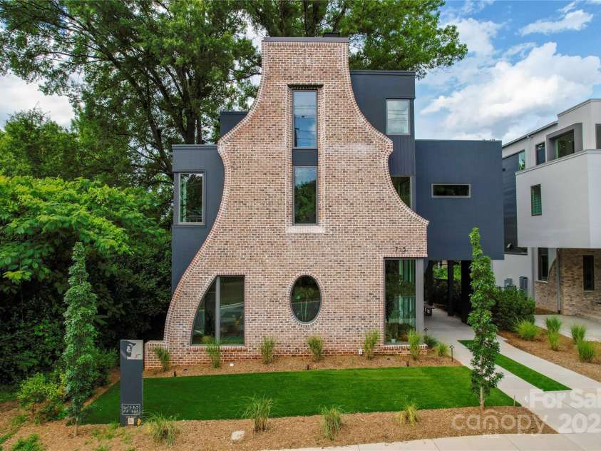 715 Charles Avenue, Charlotte, NC 28205.  MLS# CAR4283037, YatesRealty ID 27402. 