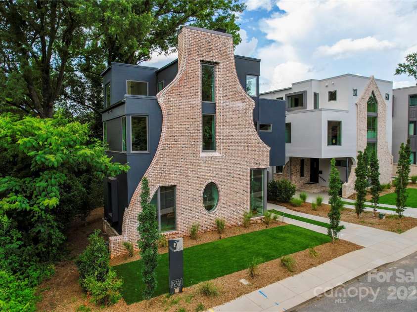 715 Charles Avenue, Charlotte, NC 28205.  MLS# CAR4283037, YatesRealty ID 27402. 