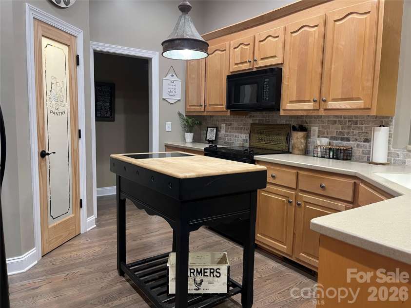 829 Savannah Place Drive, Fort Mill, SC 29715.  MLS# CAR4381436, YatesRealty ID 27403. 