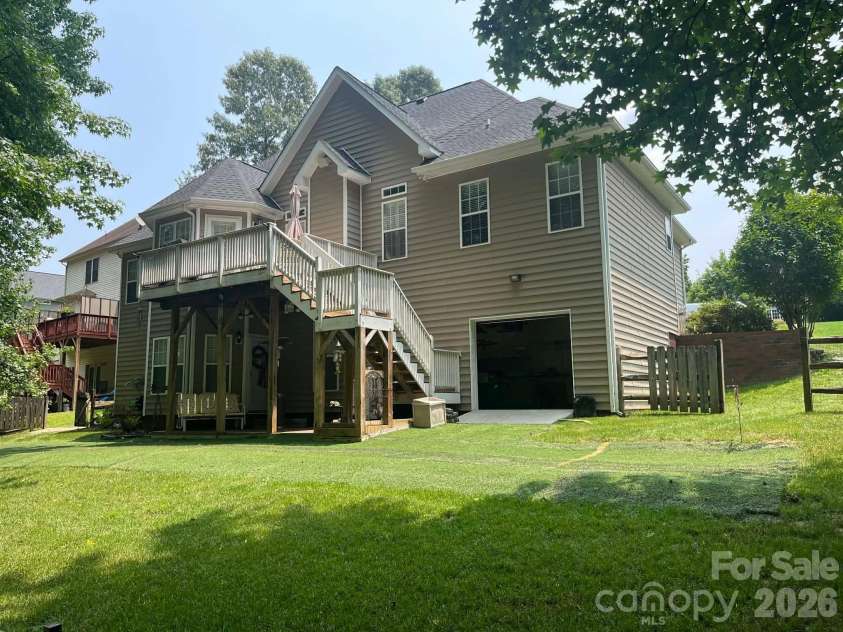 829 Savannah Place Drive, Fort Mill, SC 29715.  MLS# CAR4381436, YatesRealty ID 27403. 