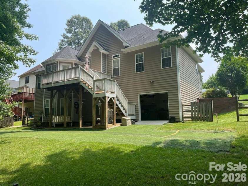 829 Savannah Place Drive, Fort Mill, SC 29715.  MLS# CAR4411715, YatesRealty ID 27403. 