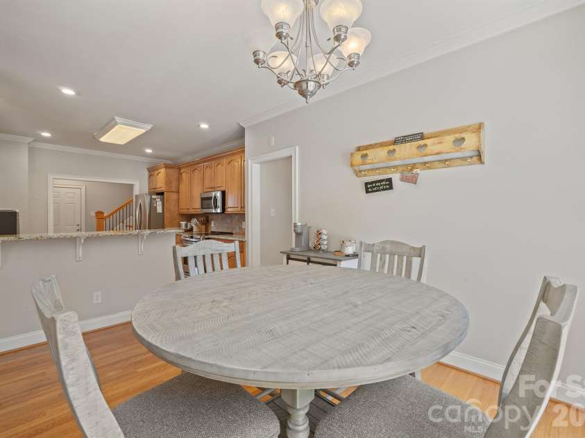137 Natures Trail, Statesville, NC 28625.  MLS# CAR4382561, YatesRealty ID 27404. Eat-in Kitchen