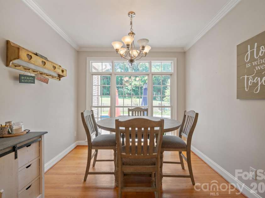 137 Natures Trail, Statesville, NC 28625.  MLS# CAR4382561, YatesRealty ID 27404. Eat-in Kitchen