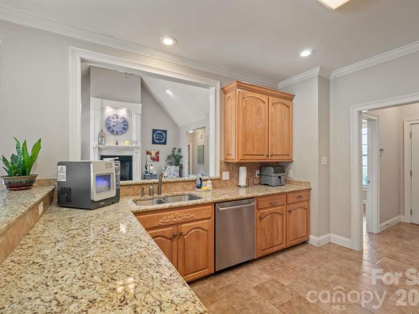 137 Natures Trail, Statesville, NC 28625.  MLS# CAR4382561, YatesRealty ID 27404. Open kitchen to greatroom