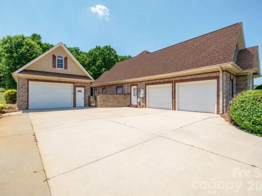 137 Natures Trail, Statesville, NC 28625.  MLS# CAR4382561, YatesRealty ID 27404. Three oversized garages