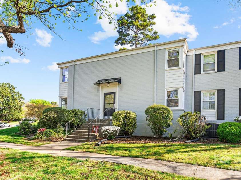 220 Wakefield Drive, Charlotte, NC 28209.  MLS# CAR4357772, YatesRealty ID 27405. 