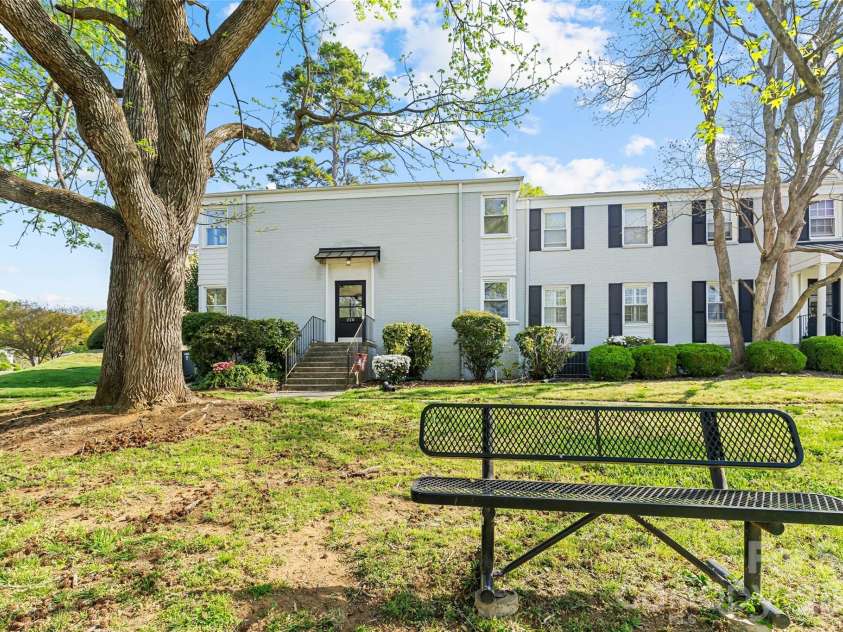 220 Wakefield Drive, Charlotte, NC 28209.  MLS# CAR4357772, YatesRealty ID 27405. 