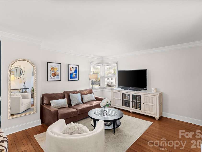 220 Wakefield Drive, Charlotte, NC 28209.  MLS# CAR4357772, YatesRealty ID 27405. 