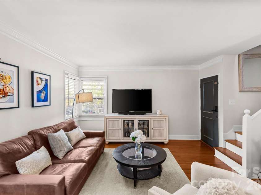 220 Wakefield Drive, Charlotte, NC 28209.  MLS# CAR4357772, YatesRealty ID 27405. 