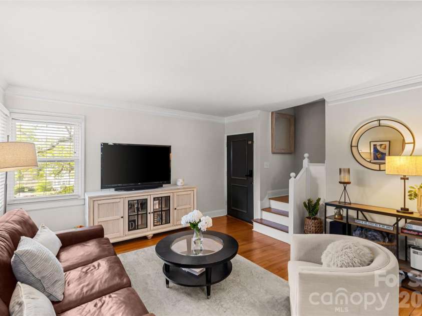 220 Wakefield Drive, Charlotte, NC 28209.  MLS# CAR4357772, YatesRealty ID 27405. 
