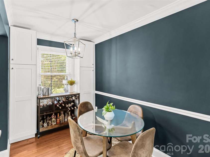 220 Wakefield Drive, Charlotte, NC 28209.  MLS# CAR4357772, YatesRealty ID 27405. 