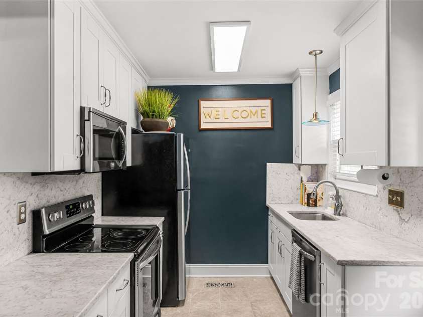 220 Wakefield Drive, Charlotte, NC 28209.  MLS# CAR4357772, YatesRealty ID 27405. 