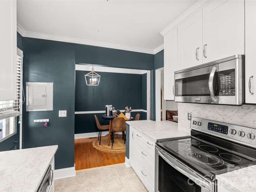 220 Wakefield Drive, Charlotte, NC 28209.  MLS# CAR4357772, YatesRealty ID 27405. 