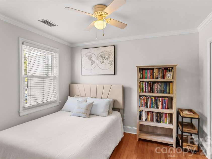 220 Wakefield Drive, Charlotte, NC 28209.  MLS# CAR4357772, YatesRealty ID 27405. 