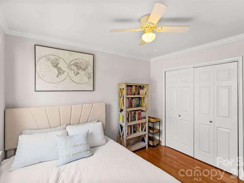 220 Wakefield Drive, Charlotte, NC 28209.  MLS# CAR4357772, YatesRealty ID 27405. 