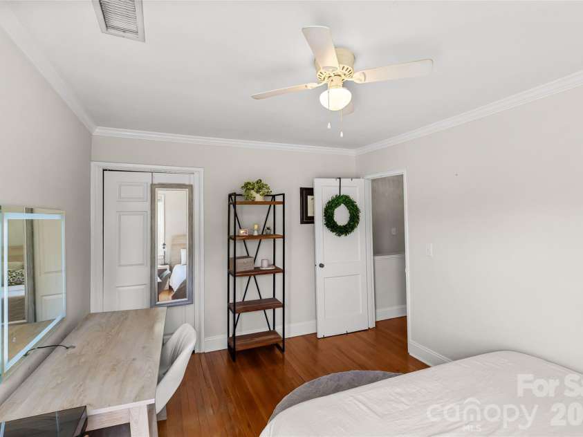 220 Wakefield Drive, Charlotte, NC 28209.  MLS# CAR4357772, YatesRealty ID 27405. 