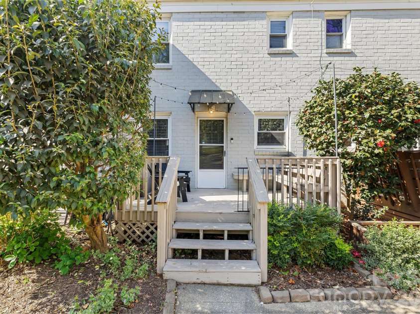 220 Wakefield Drive, Charlotte, NC 28209.  MLS# CAR4357772, YatesRealty ID 27405. 