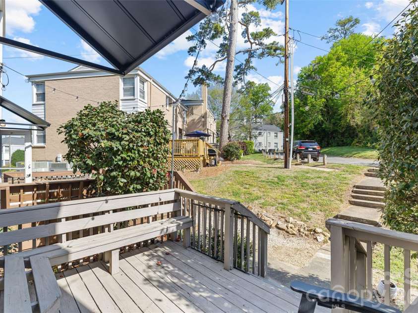 220 Wakefield Drive, Charlotte, NC 28209.  MLS# CAR4357772, YatesRealty ID 27405. 