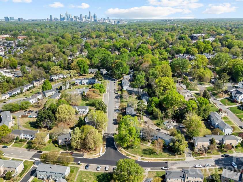 220 Wakefield Drive, Charlotte, NC 28209.  MLS# CAR4357772, YatesRealty ID 27405. 