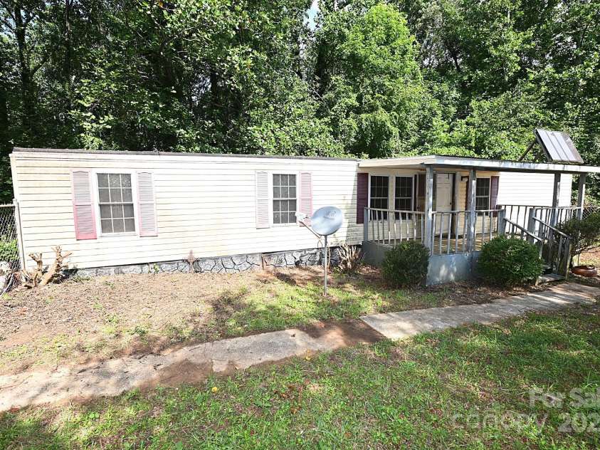 2334 Rainbow Heights Circle, Lenoir, NC 28645.  MLS# CAR4283381, YatesRealty ID 27405. 