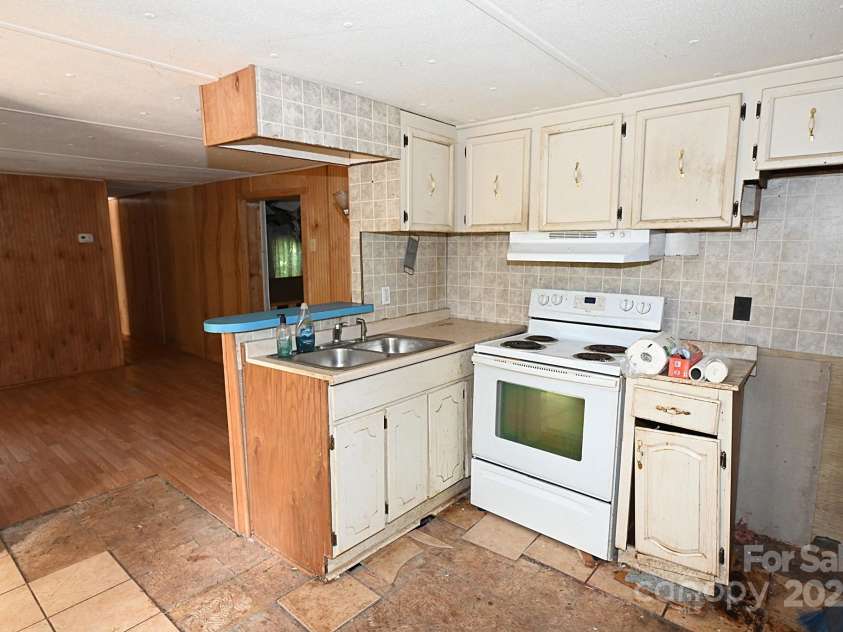 2334 Rainbow Heights Circle, Lenoir, NC 28645.  MLS# CAR4283381, YatesRealty ID 27405. 