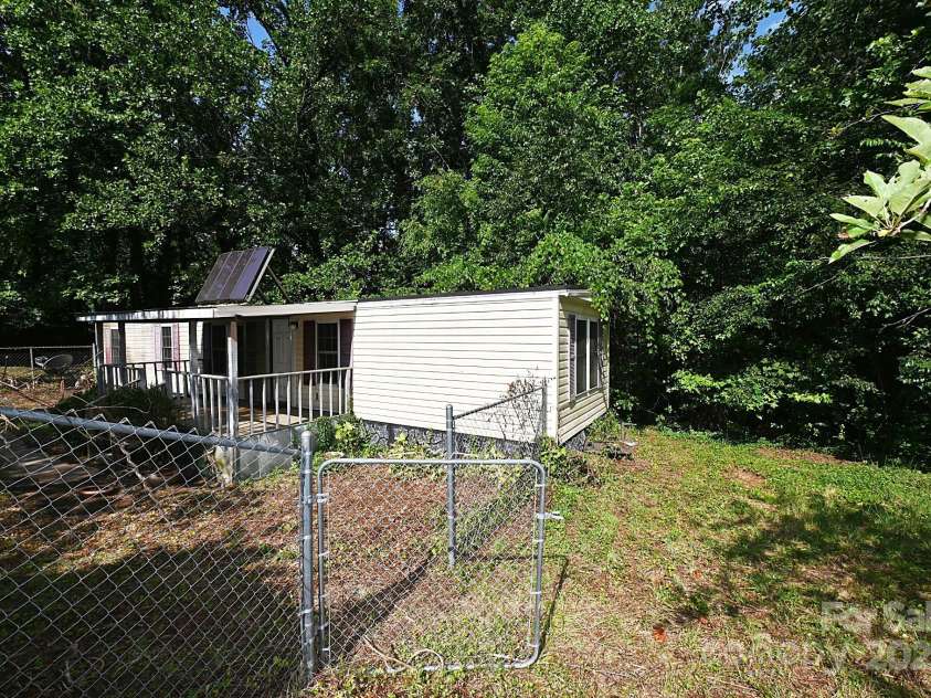 2334 Rainbow Heights Circle, Lenoir, NC 28645.  MLS# CAR4283381, YatesRealty ID 27405. 