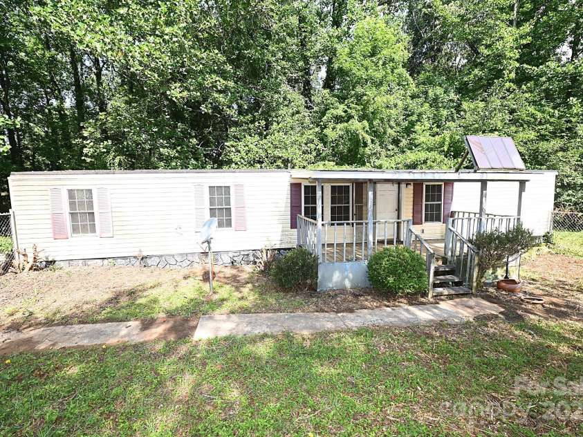 2334 Rainbow Heights Circle, Lenoir, NC 28645.  MLS# CAR4283381, YatesRealty ID 27405. 