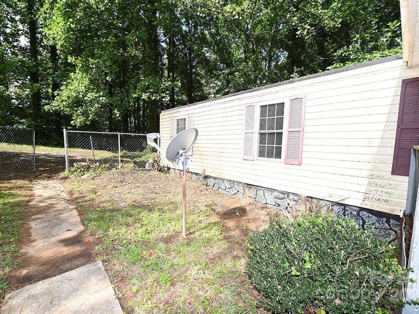 2334 Rainbow Heights Circle, Lenoir, NC 28645.  MLS# CAR4283381, YatesRealty ID 27405. 