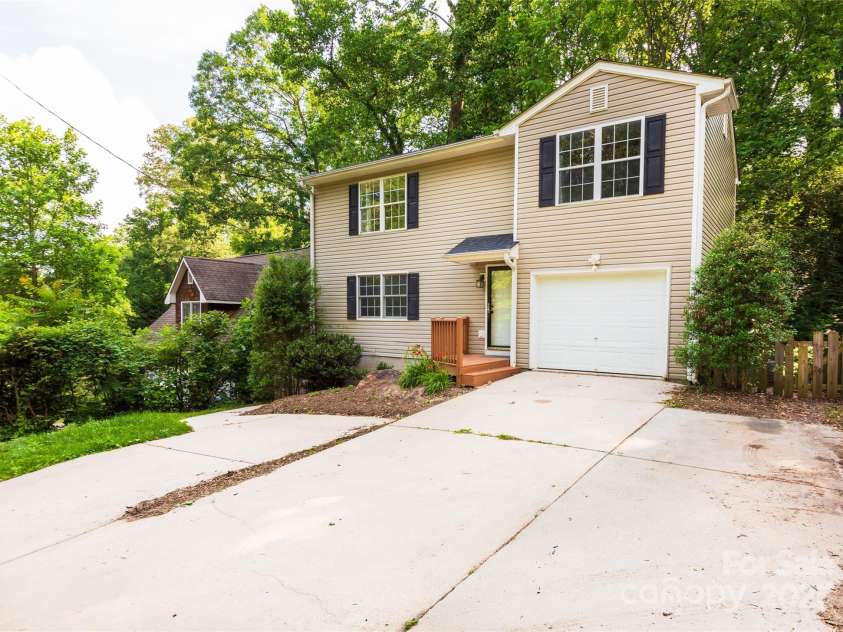 13 Castle Street, Asheville, NC 28803.  MLS# CAR4278006, YatesRealty ID 27406. Front